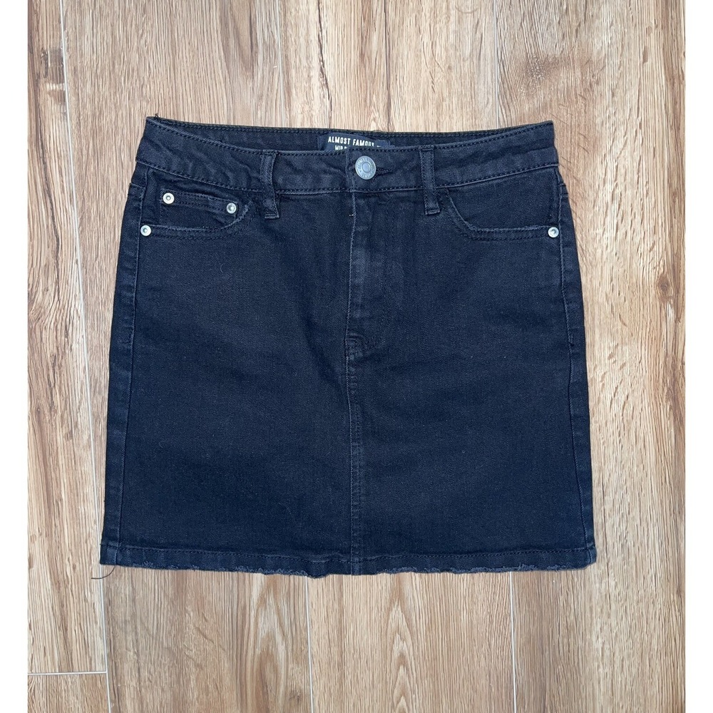Almost Famous Denim Mid-rise Mini Skirt Distressed Edge Hemline Size Small